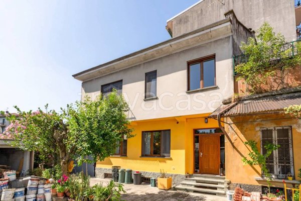 casa indipendente in vendita a Legnano