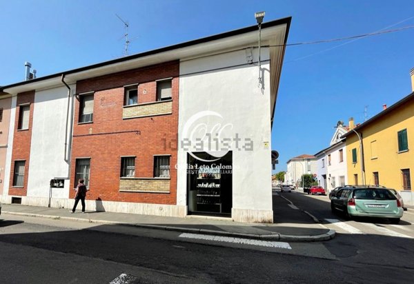 negozio in vendita a Legnano