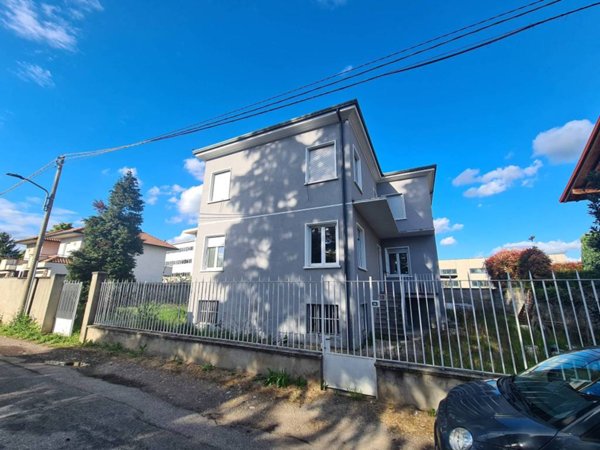casa indipendente in vendita a Legnano