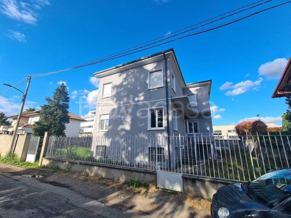 casa indipendente in vendita a Legnano