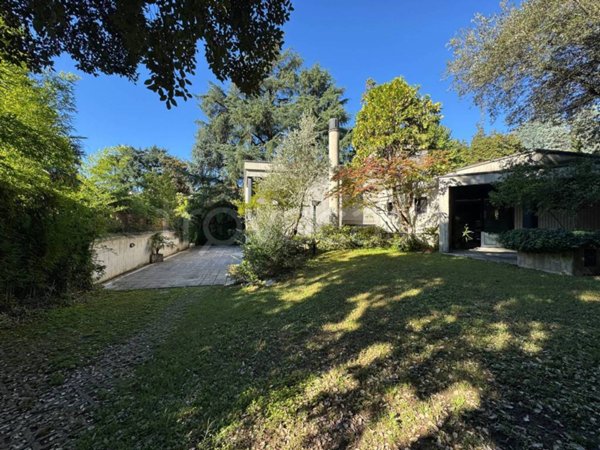 casa indipendente in vendita a Legnano