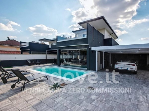 casa indipendente in vendita a Legnano