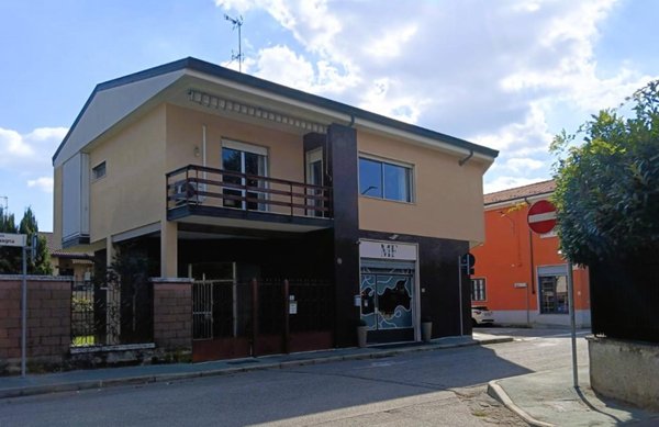 casa indipendente in vendita a Legnano