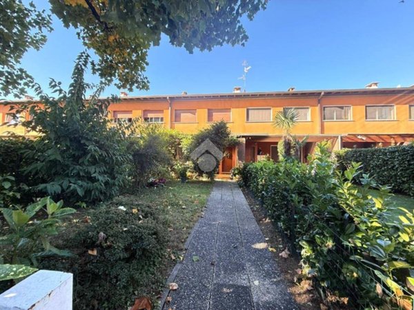 casa indipendente in vendita a Legnano
