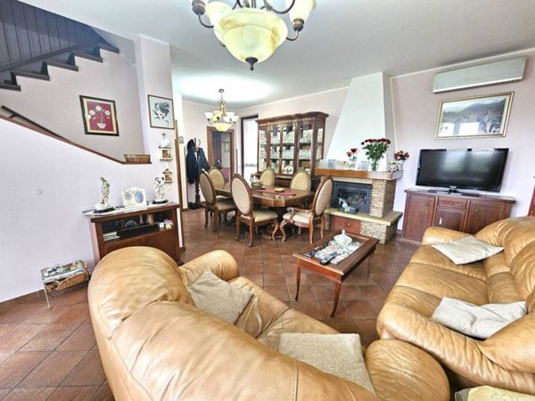 casa indipendente in vendita a Legnano
