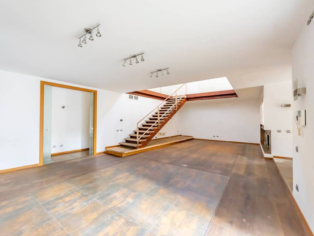 casa indipendente in vendita a Legnano