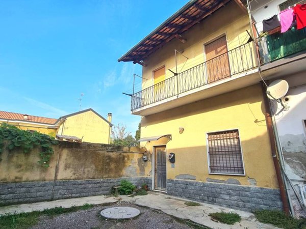 casa indipendente in vendita a Legnano