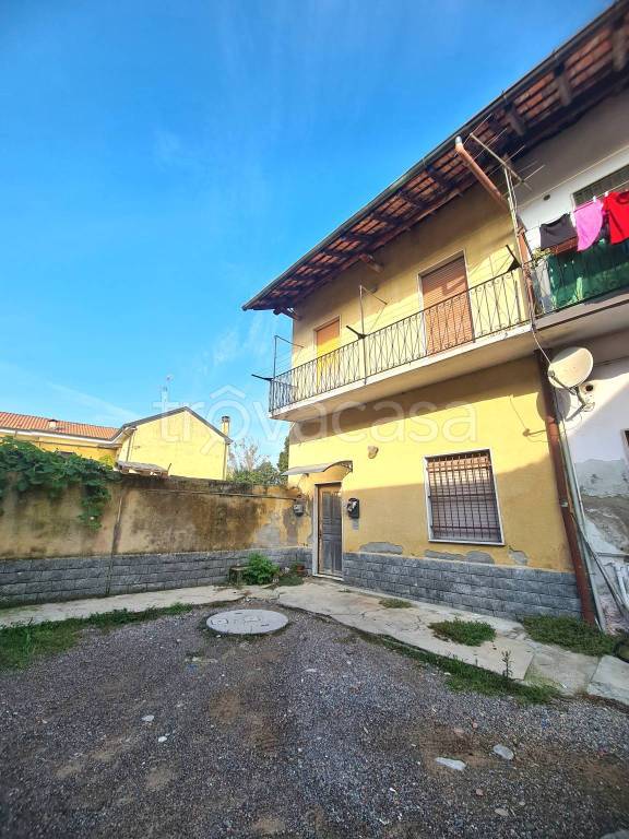 casa indipendente in vendita a Legnano