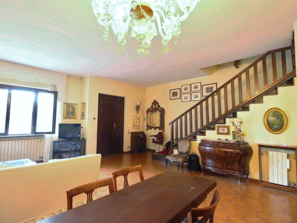 casa indipendente in vendita a Legnano