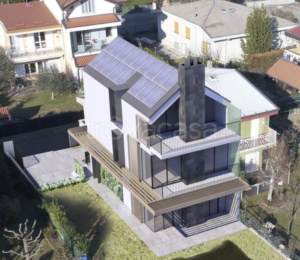 casa indipendente in vendita a Legnano