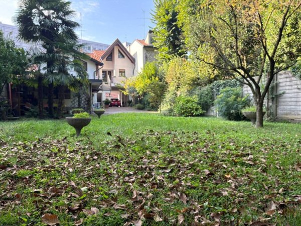 casa indipendente in vendita a Legnano