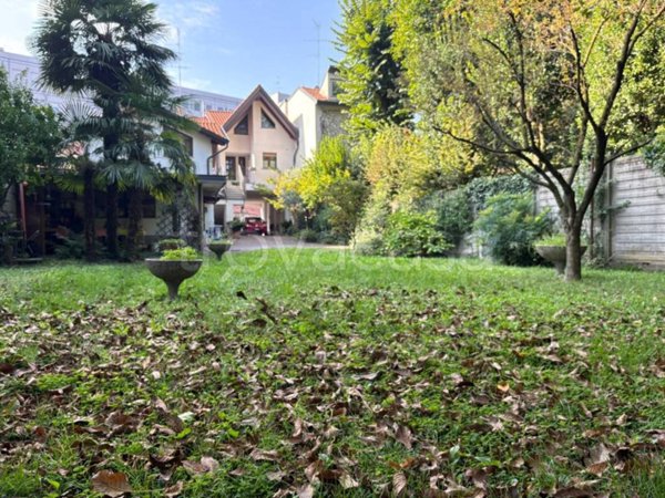 casa indipendente in vendita a Legnano