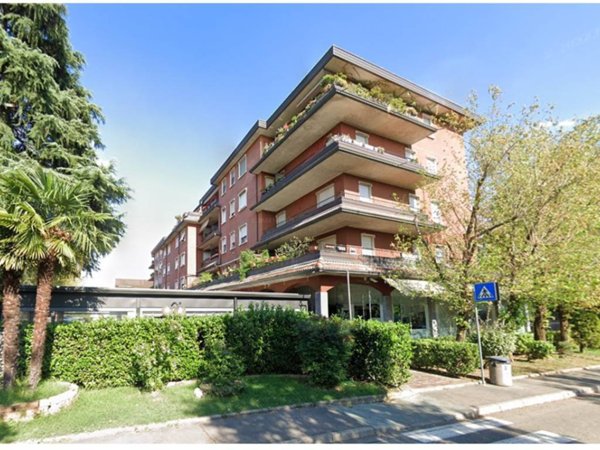 negozio in vendita a Legnano