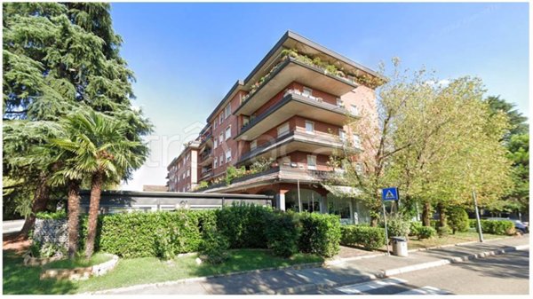 negozio in vendita a Legnano