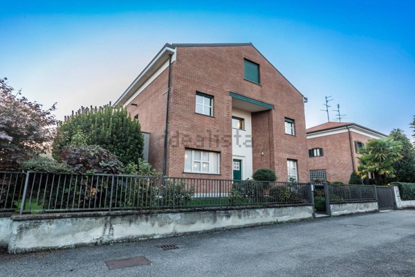 casa indipendente in vendita a Legnano