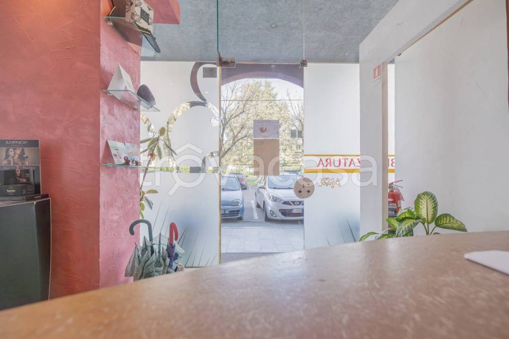 negozio in vendita a Legnano