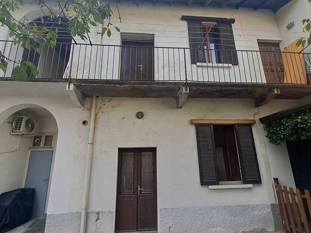 casa indipendente in vendita a Legnano