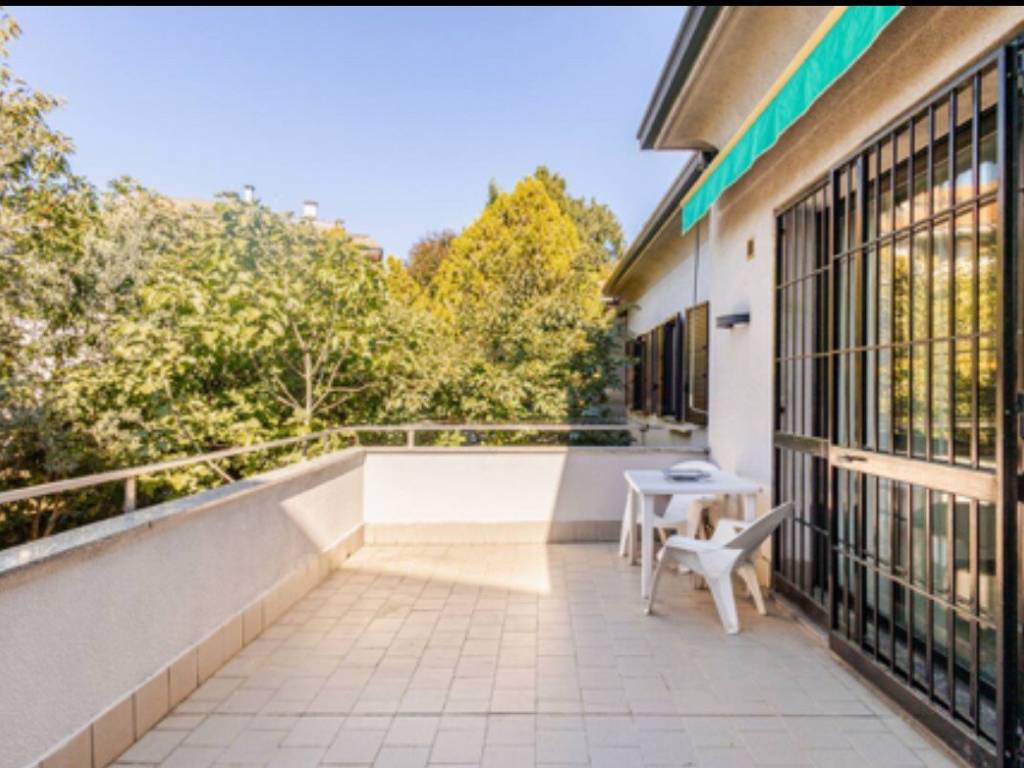 casa indipendente in vendita a Legnano