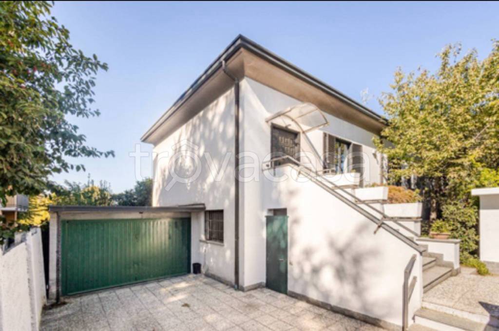 casa indipendente in vendita a Legnano