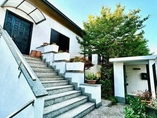 casa indipendente in vendita a Legnano