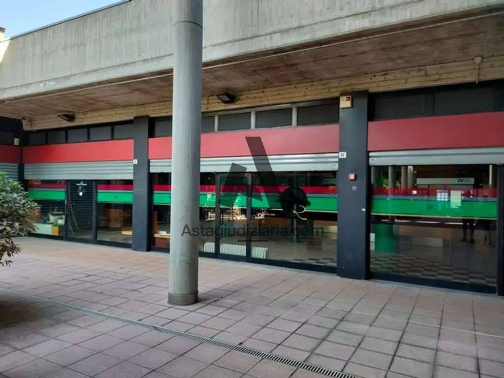 negozio in vendita a Legnano