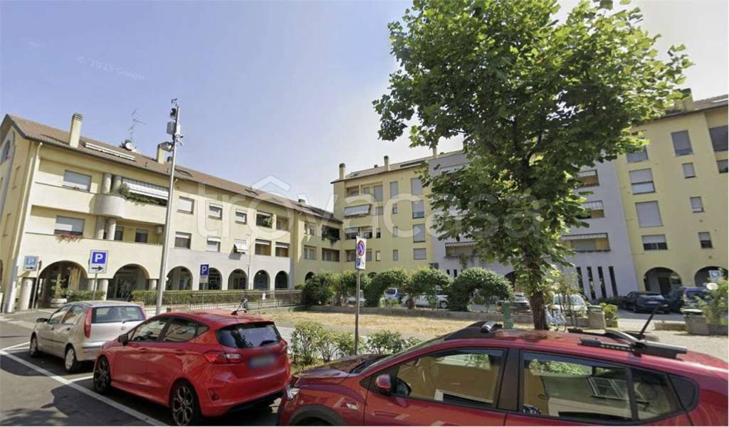 negozio in vendita a Legnano