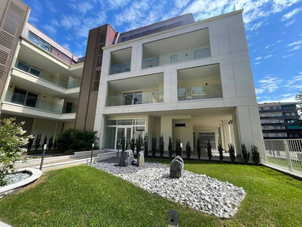 negozio in vendita a Legnano