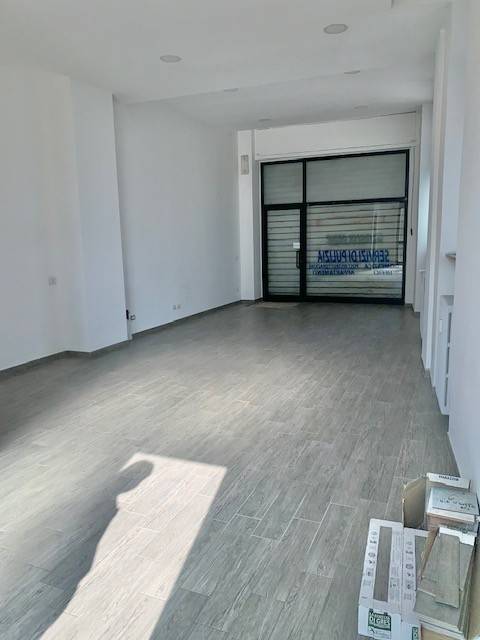 negozio in vendita a Legnano