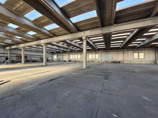 capannone in vendita a Legnano