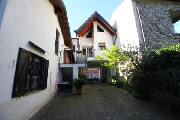 casa indipendente in vendita a Legnano