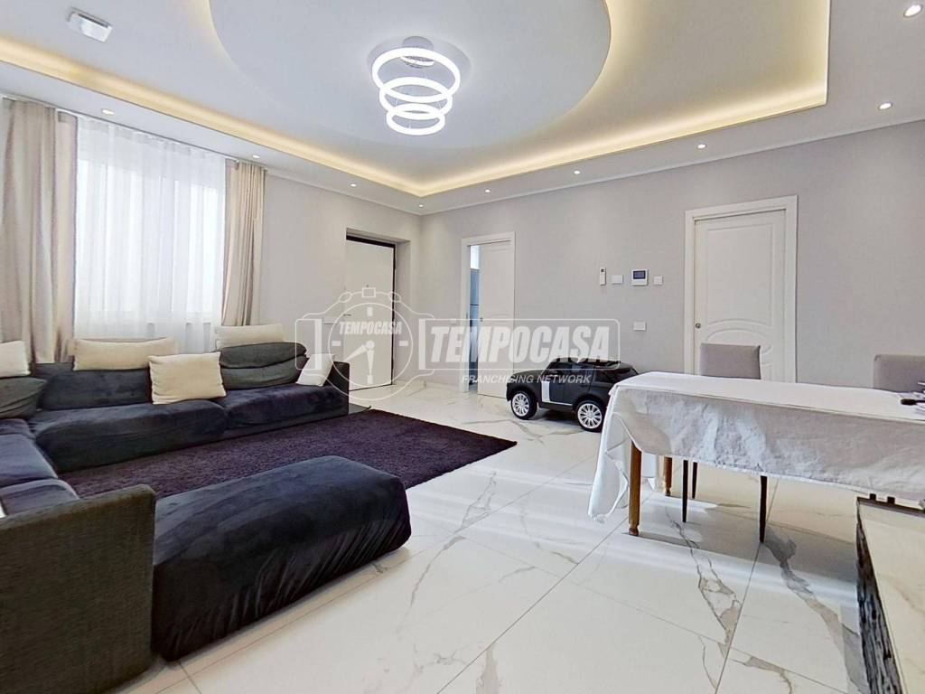 casa indipendente in vendita a Legnano