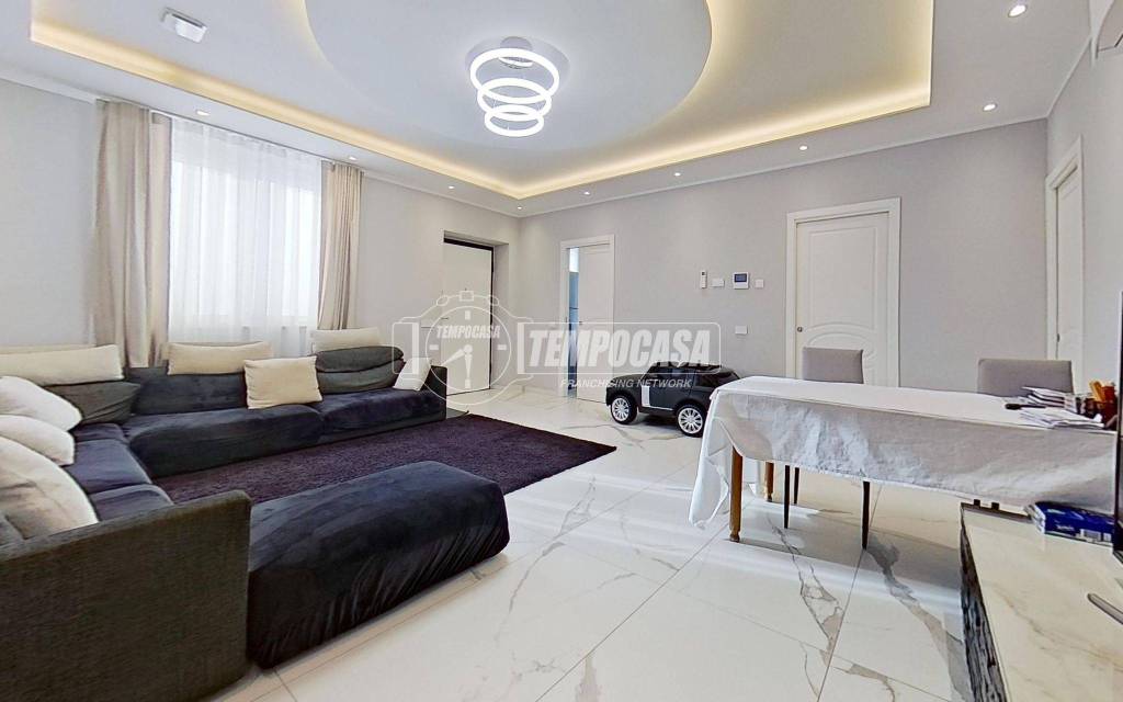 casa indipendente in vendita a Legnano