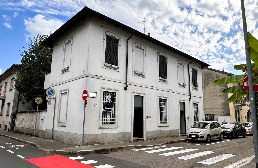 casa indipendente in vendita a Legnano