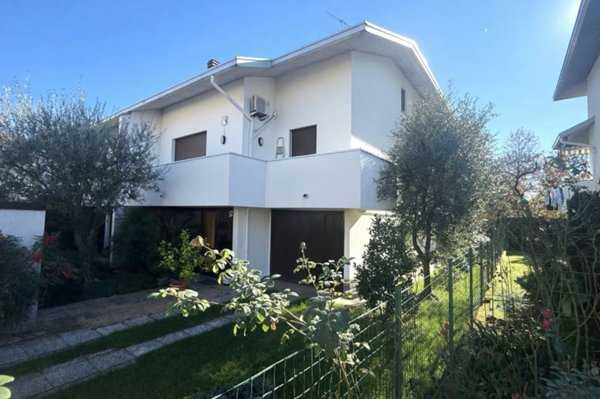 casa indipendente in vendita a Legnano