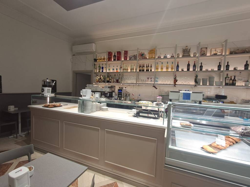 negozio in vendita a Legnano