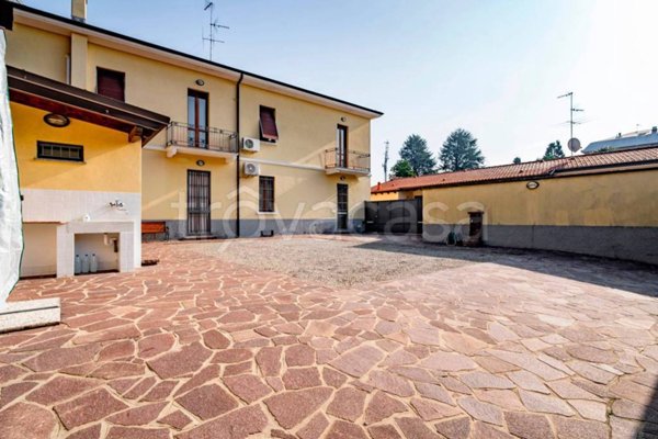 casa indipendente in vendita a Legnano