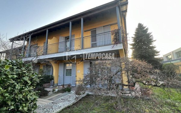 casa indipendente in vendita a Legnano