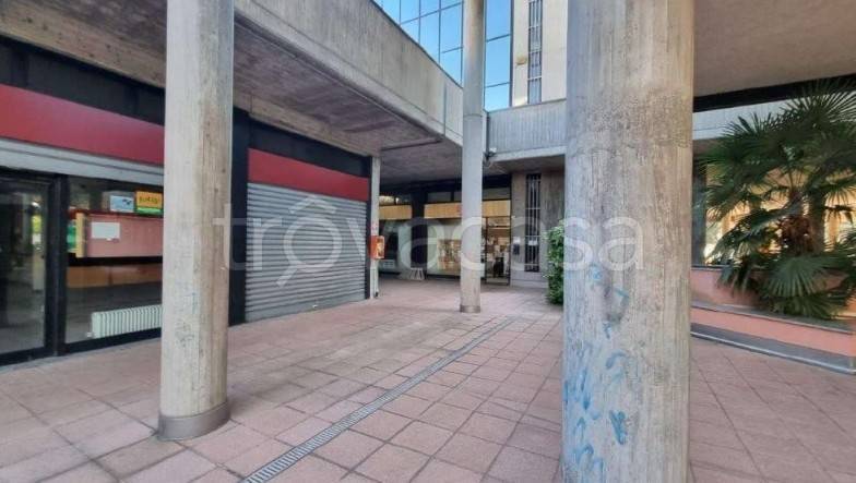 negozio in vendita a Legnano