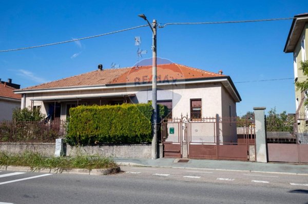 casa indipendente in vendita a Legnano