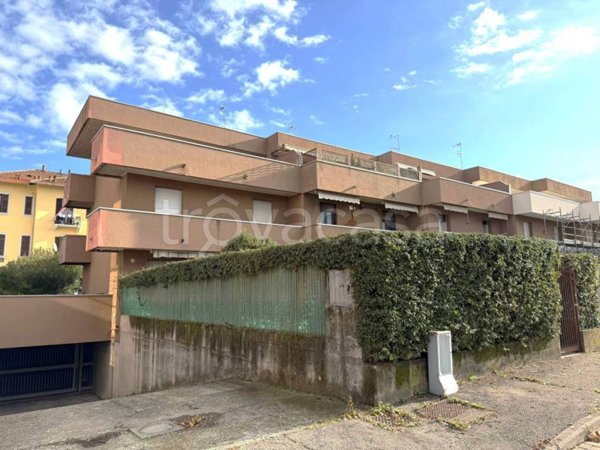 casa indipendente in vendita a Legnano