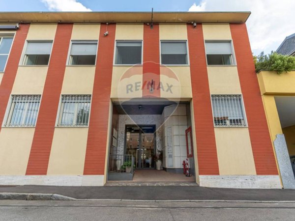 negozio in vendita a Legnano