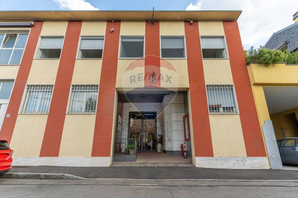 negozio in vendita a Legnano