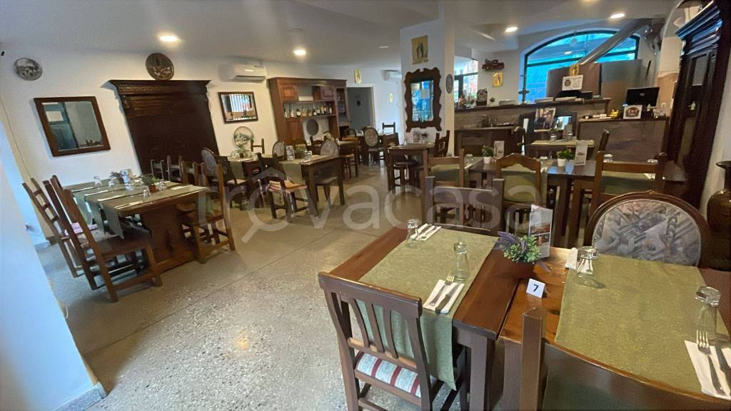 negozio in vendita a Legnano