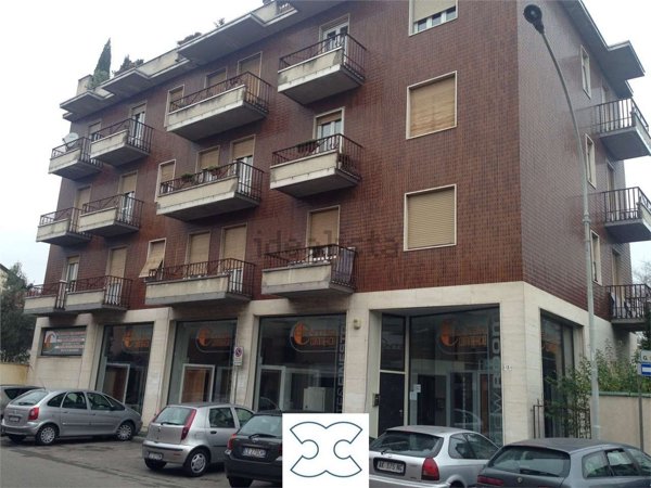 negozio in vendita a Legnano