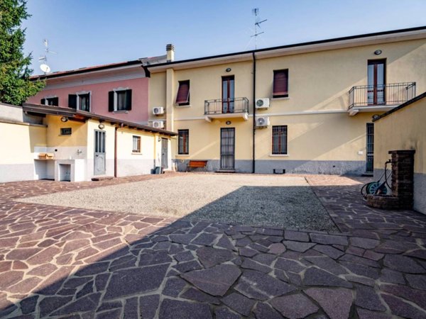 casa indipendente in vendita a Legnano