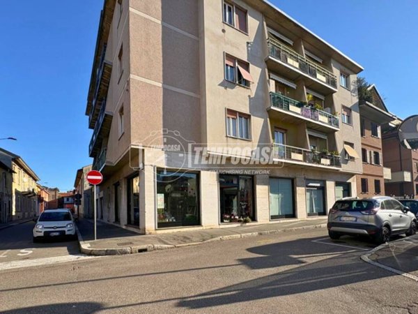 negozio in vendita a Legnano
