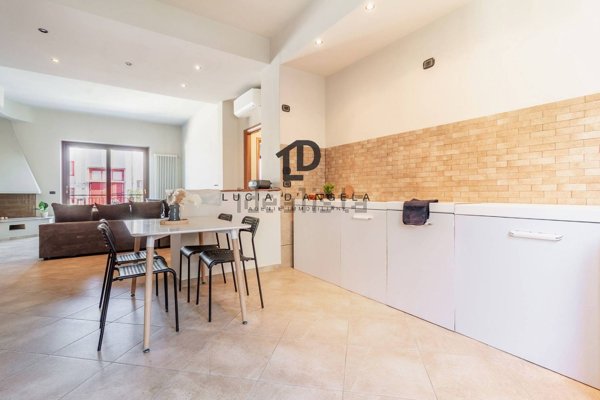 casa indipendente in vendita a Legnano