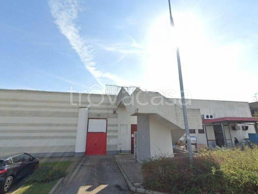 negozio in vendita a Legnano