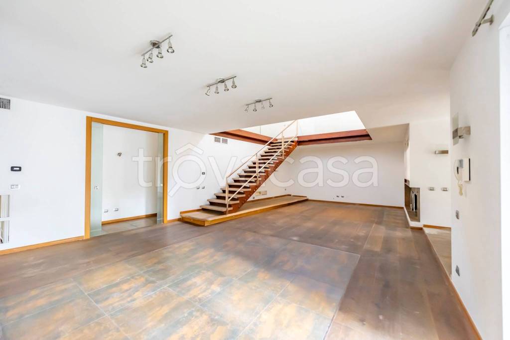 casa indipendente in vendita a Legnano