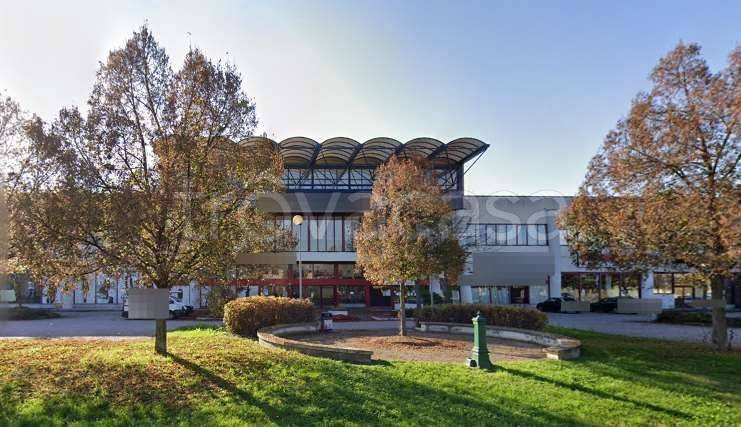 negozio in vendita a Legnano